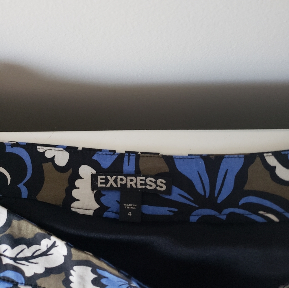 Express High waisted pleated skirt - Picture 4 of 4